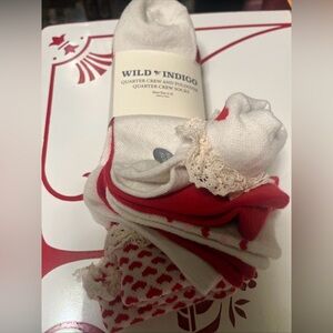 Wild Indigo Quarter Crew Foldover Socks Red White Hearts Valentine’s Day 6 Pairs